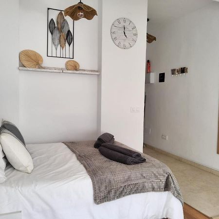 Tranquility Studio Apartment Малага Екстериор снимка