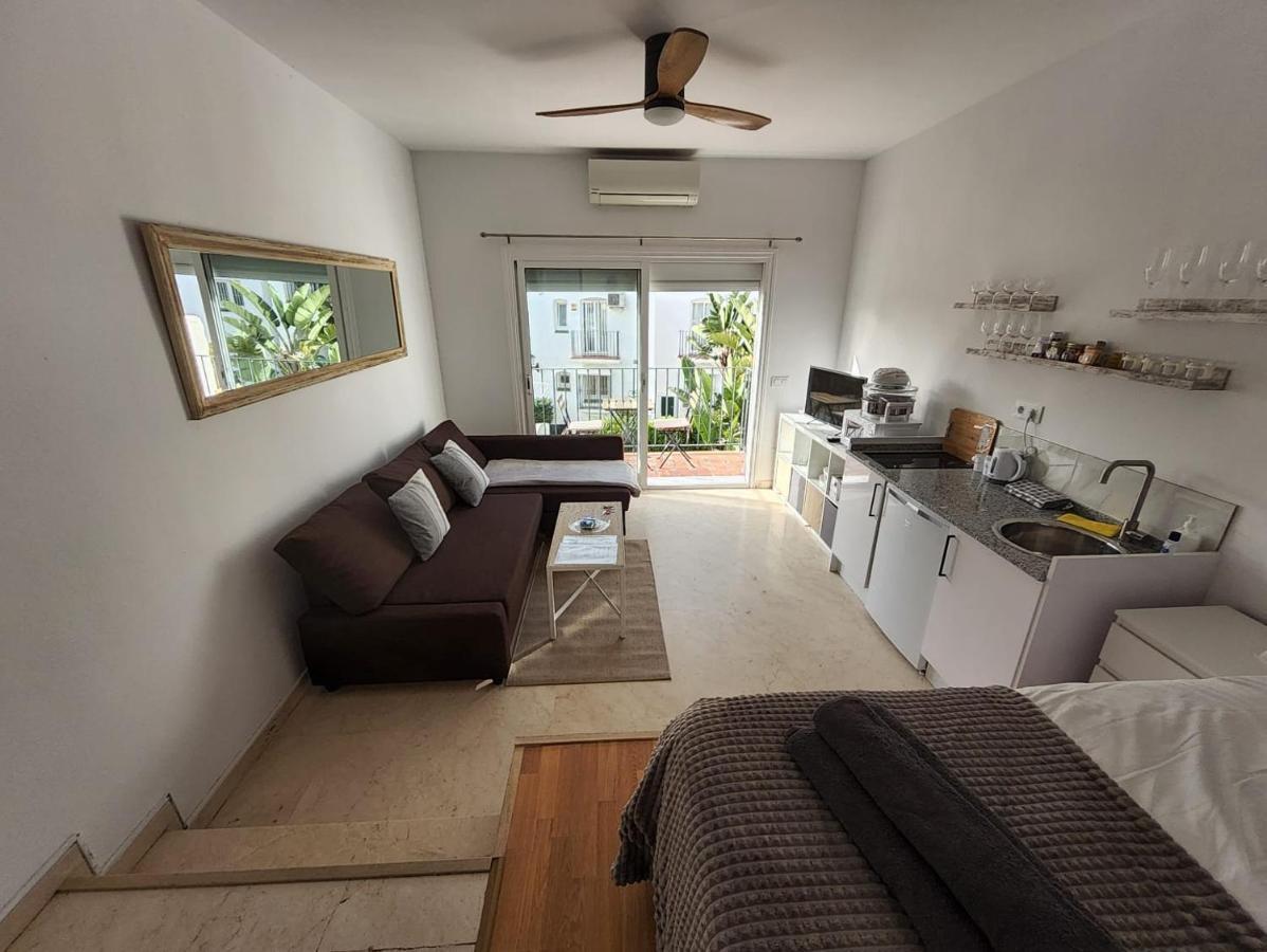 Tranquility Studio Apartment Малага Екстериор снимка