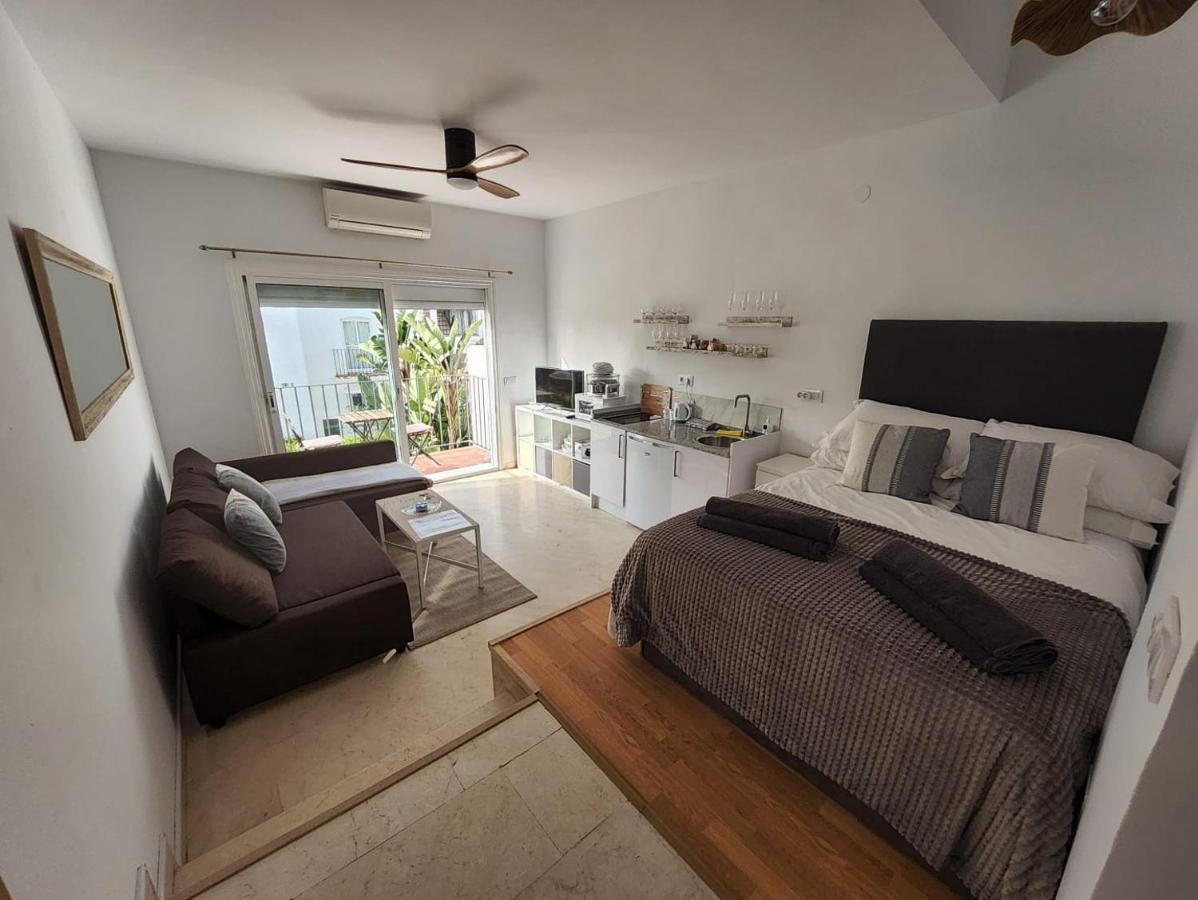 Tranquility Studio Apartment Малага Екстериор снимка